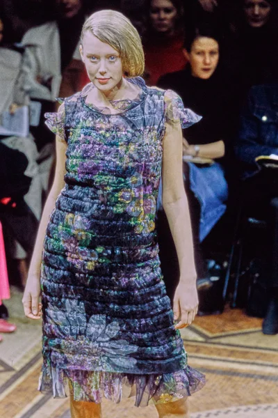 Look 16